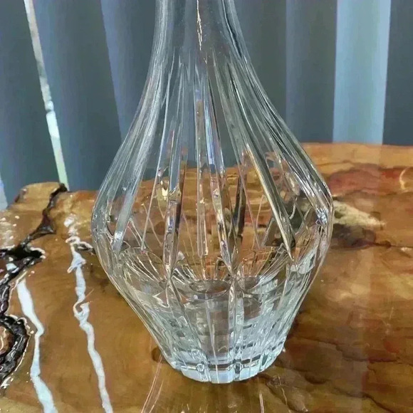 Lead Crystal Whisky Decanter Vintage 16" With Pointy Tip Stripped Rectangle
Desi - Picture 3 of 16